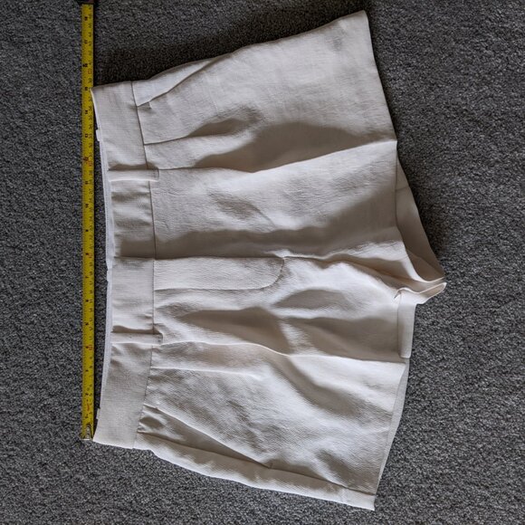 Low Rise Effortless Short - Light Burch - Size 4 - Picture 3 of 9